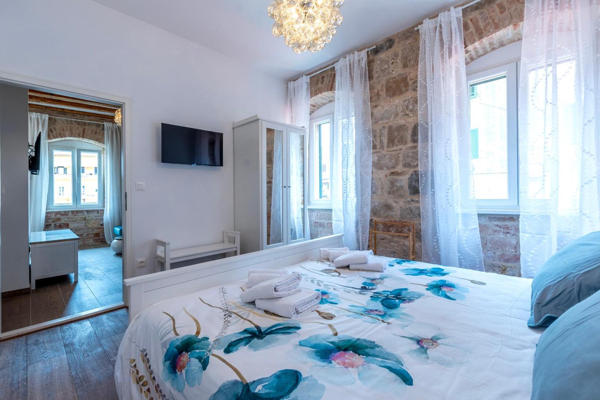 Apartman Marasovic & Deluxe Split